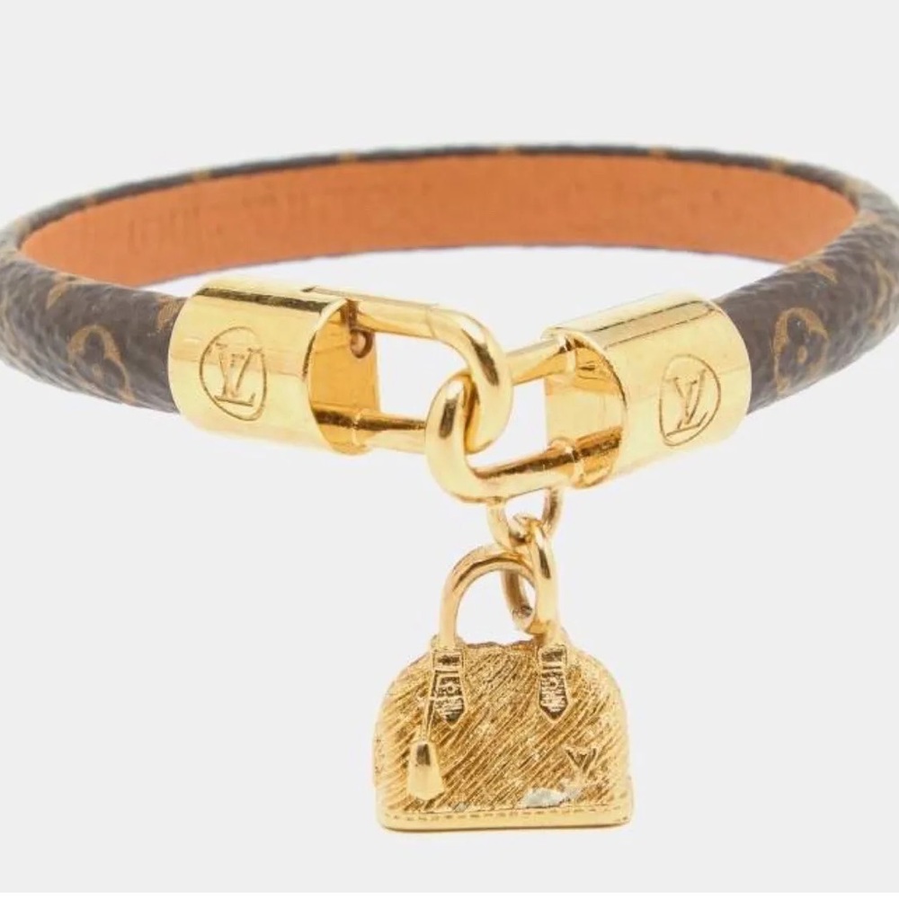 Gorgeous Louis Vuitton Luxury Bracelet Size 17